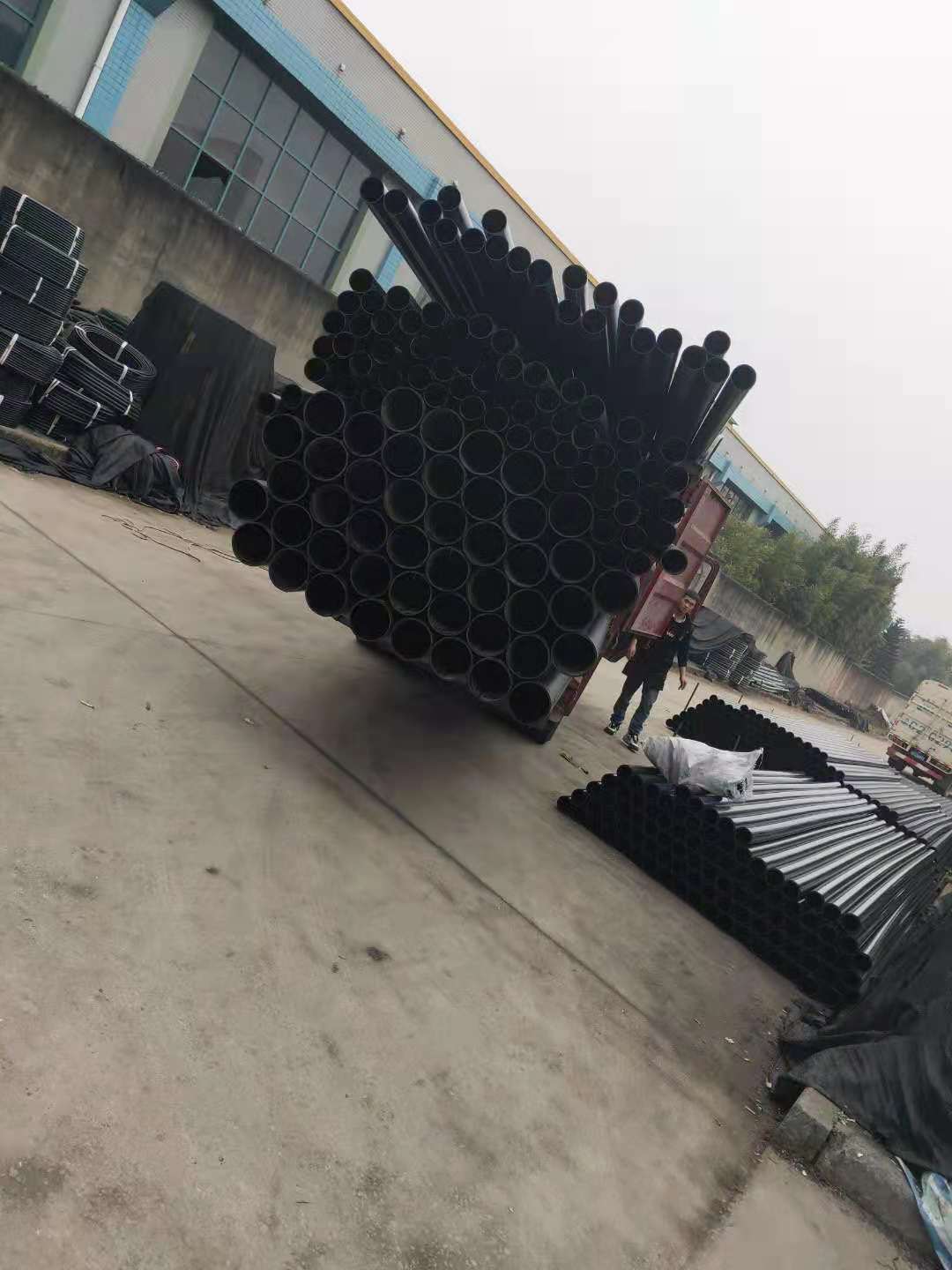 管材10